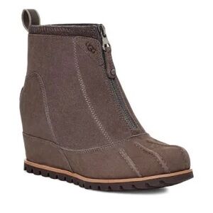 UGG. Reggie Wedge. Stout. Size 8.